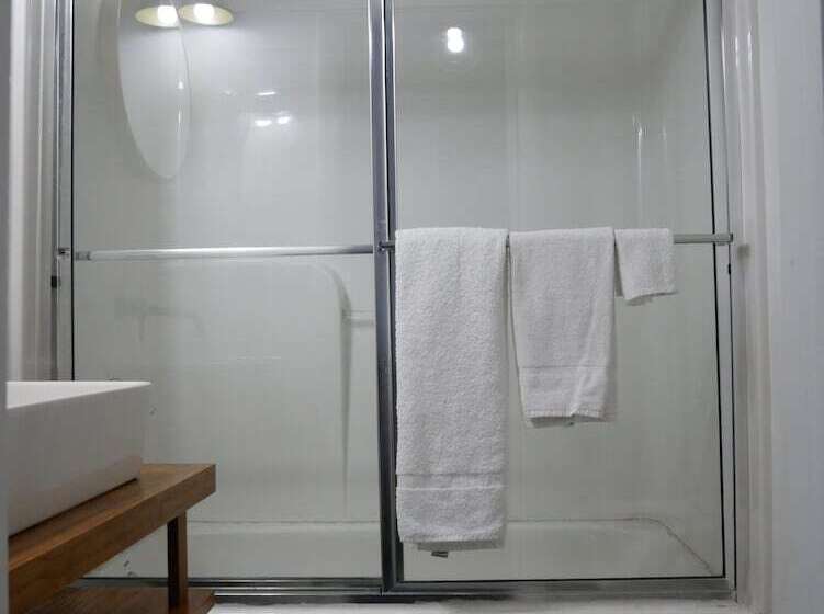 Отель The Lodge At Great Oak Landing