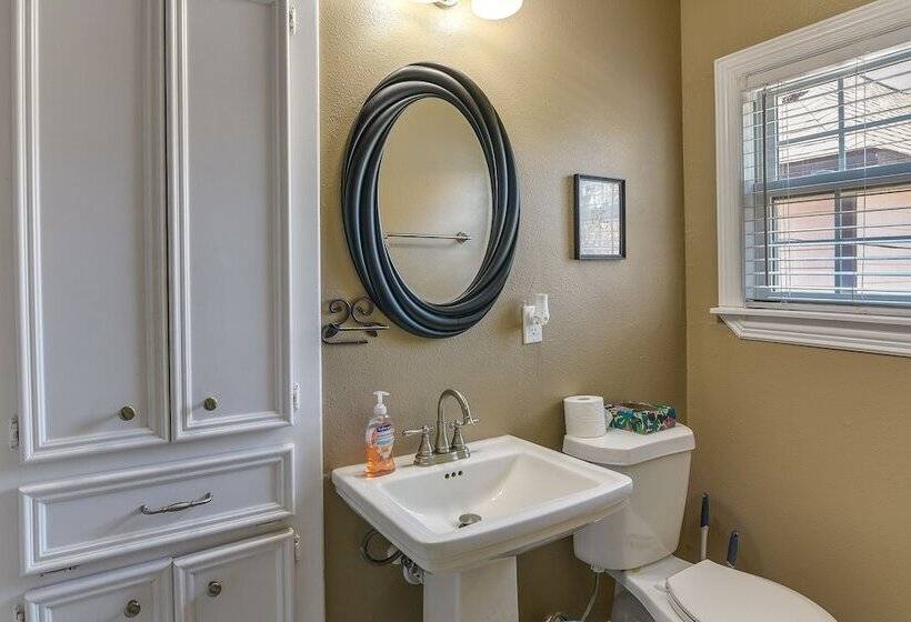 Quaint Houston Hideaway 3 Mi To Downtown!