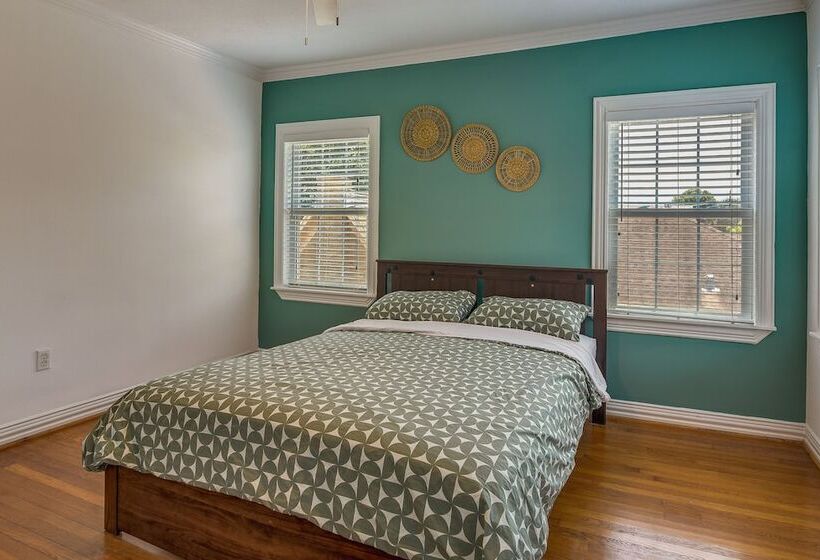 Quaint Houston Hideaway 3 Mi To Downtown!