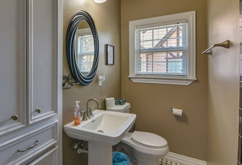 Quaint Houston Hideaway 3 Mi To Downtown!