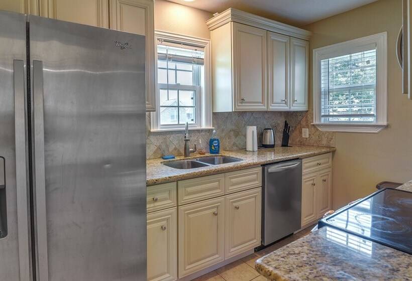 Quaint Houston Hideaway 3 Mi To Downtown!