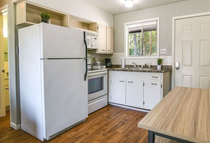 Lakefront Escape W/ Boat Slip On Table Rock Lake!