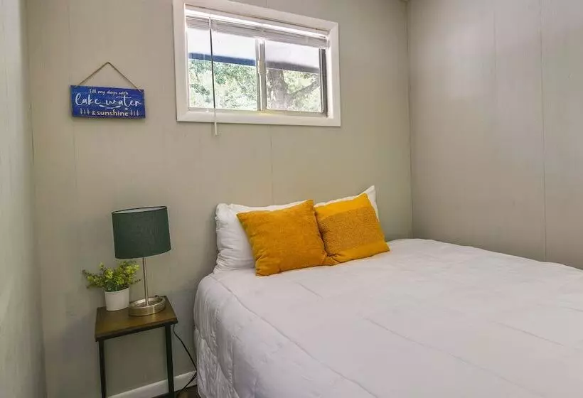 Lakefront Escape W/ Boat Slip On Table Rock Lake!