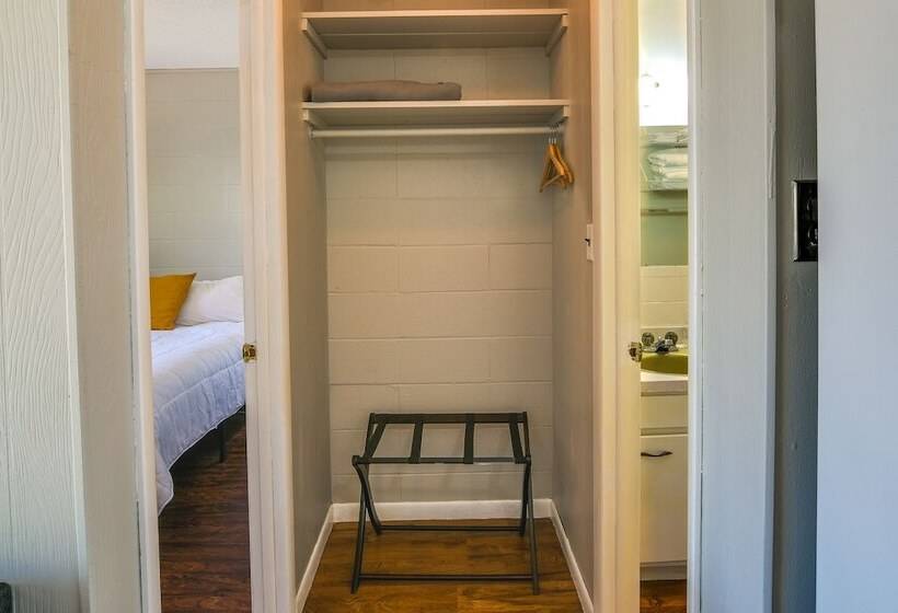 Lakefront Escape W/ Boat Slip On Table Rock Lake!