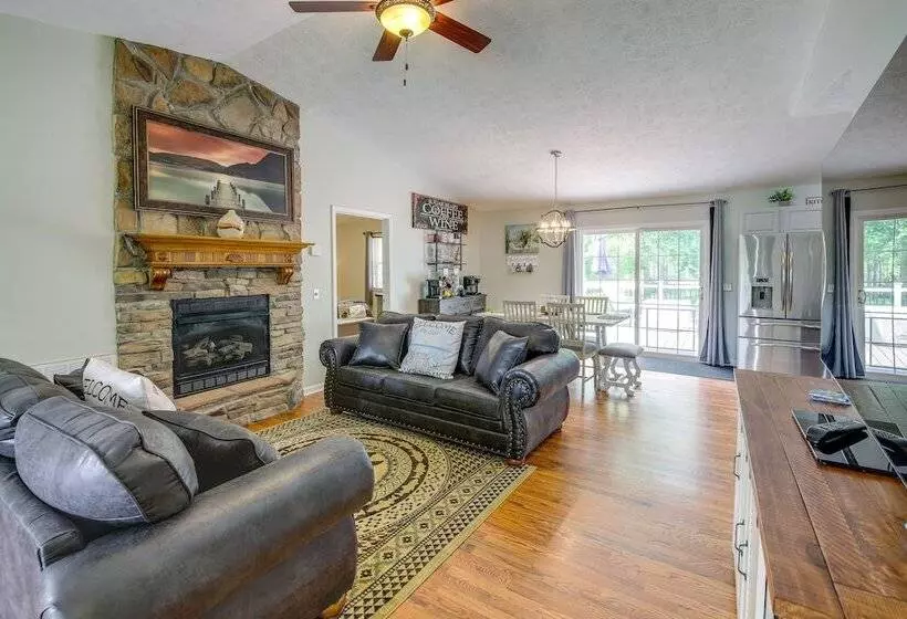 Lakefront Home W/ Hot Tub   15 Mi To Dollywood!