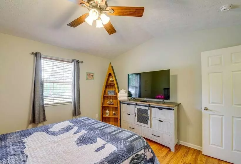 Lakefront Home W/ Hot Tub   15 Mi To Dollywood!