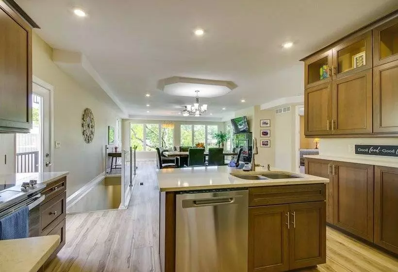 Lakefront Osage Beach Retreat W/ Boat Slip!