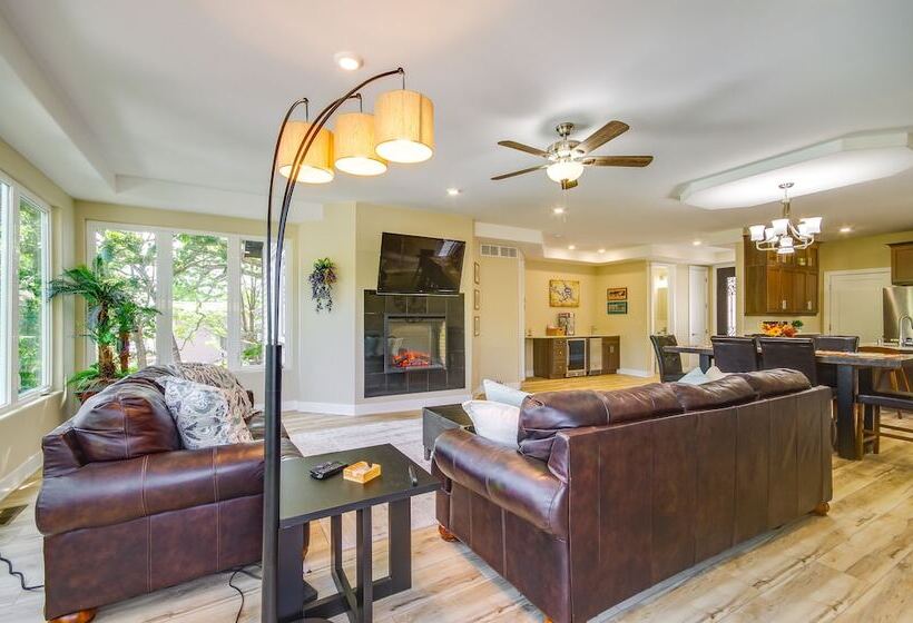 Lakefront Osage Beach Retreat W/ Boat Slip!