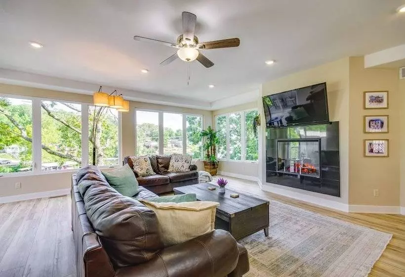 Lakefront Osage Beach Retreat W/ Boat Slip!