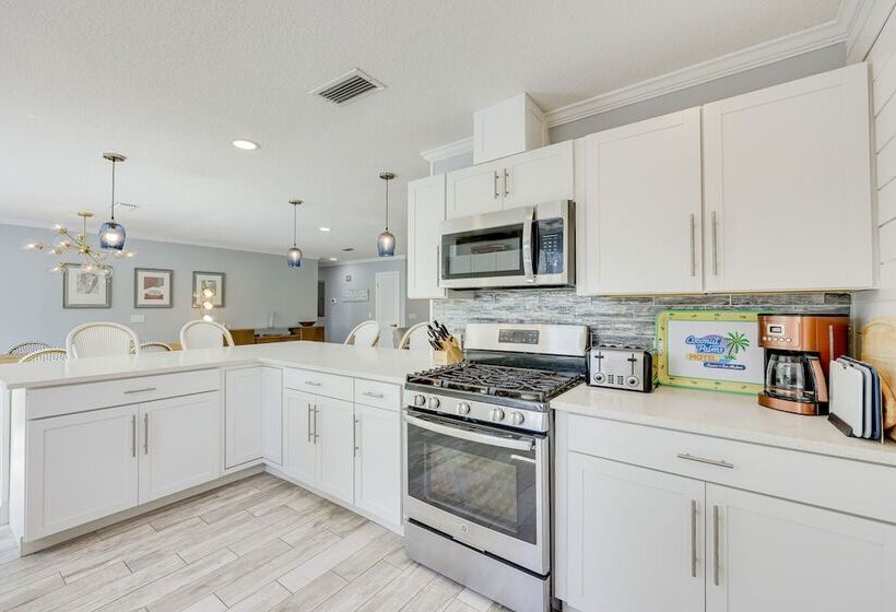 Modern Coastal Home W/ Pool: Mins To Beach & Mayo!