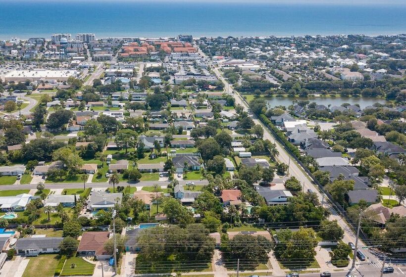 Modern Coastal Home W/ Pool: Mins To Beach & Mayo!