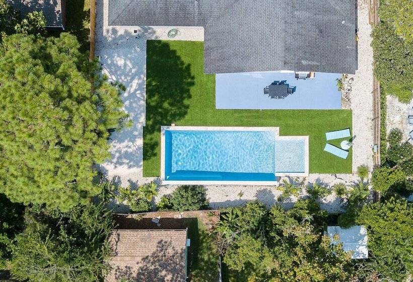 Modern Coastal Home W/ Pool: Mins To Beach & Mayo!