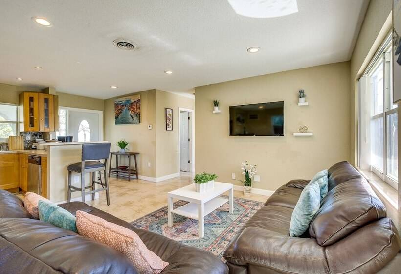 North Lauderdale Vacation Rental: 8 Mi To Beach!