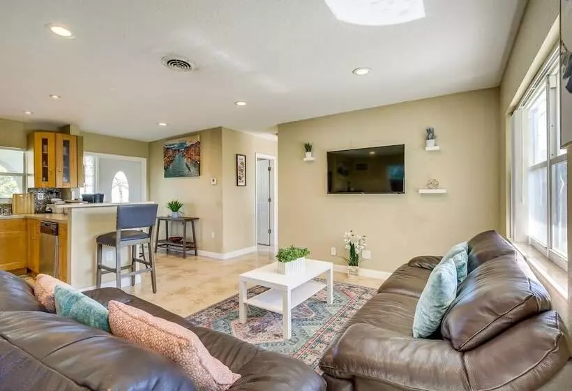 North Lauderdale Vacation Rental: 8 Mi To Beach!