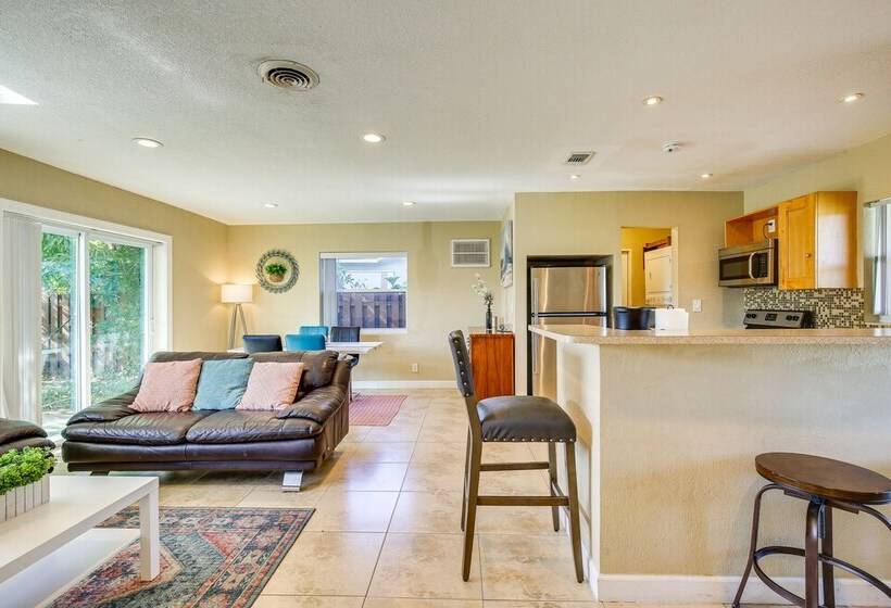 North Lauderdale Vacation Rental: 8 Mi To Beach!