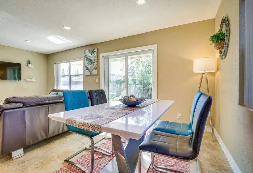 North Lauderdale Vacation Rental: 8 Mi To Beach!