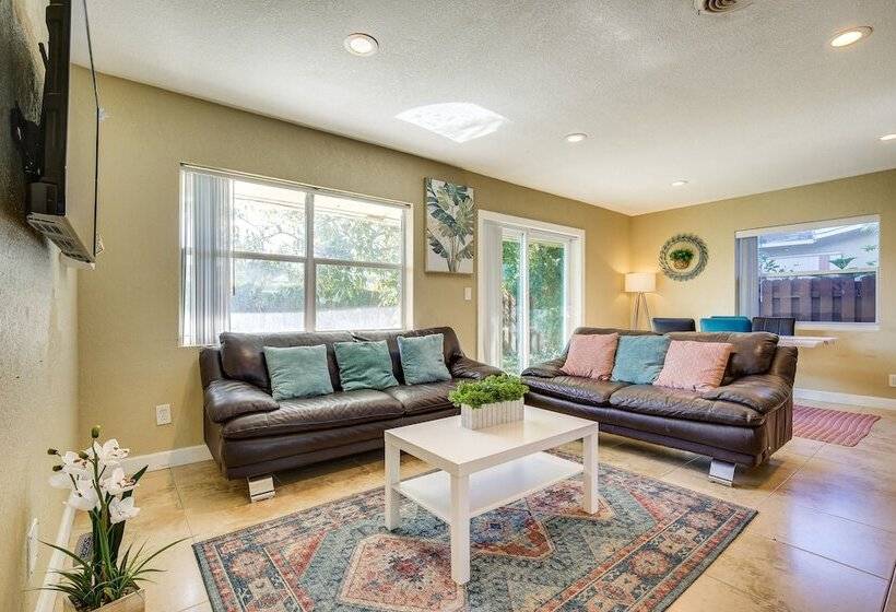 North Lauderdale Vacation Rental: 8 Mi To Beach!