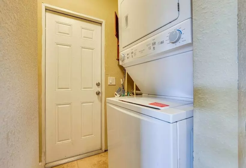 North Lauderdale Vacation Rental: 8 Mi To Beach!