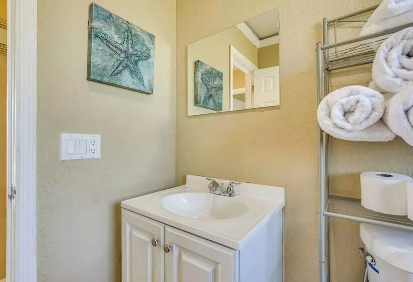 North Lauderdale Vacation Rental: 8 Mi To Beach!