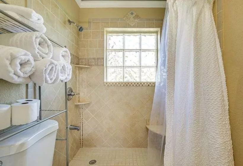 North Lauderdale Vacation Rental: 8 Mi To Beach!