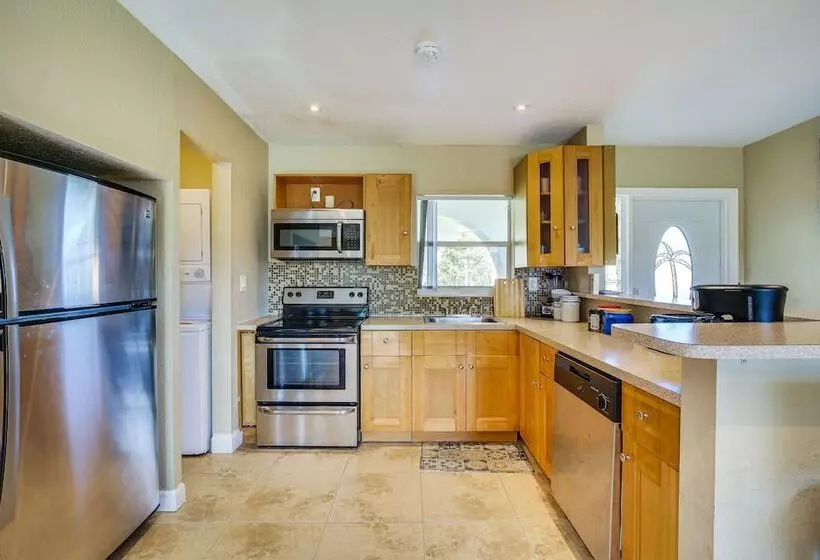 North Lauderdale Vacation Rental: 8 Mi To Beach!