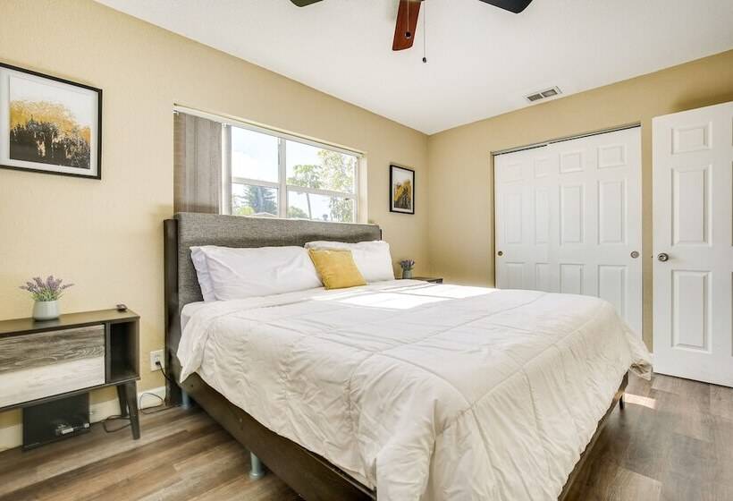 North Lauderdale Vacation Rental: 8 Mi To Beach!