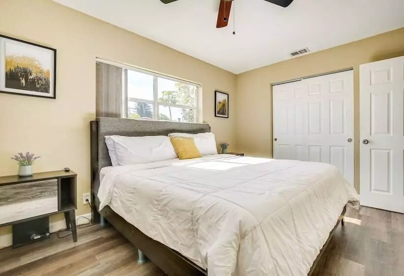 North Lauderdale Vacation Rental: 8 Mi To Beach!