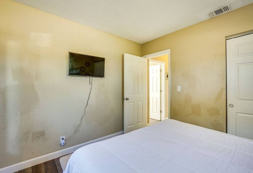 North Lauderdale Vacation Rental: 8 Mi To Beach!