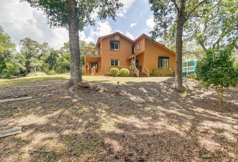 Walk To North Myrtle Beach: Family Friendly Home!