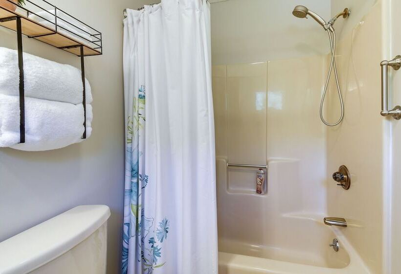 Walk To North Myrtle Beach: Family Friendly Home!