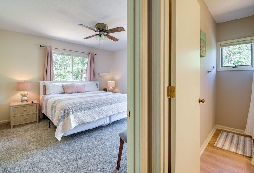 Walk To North Myrtle Beach: Family Friendly Home!