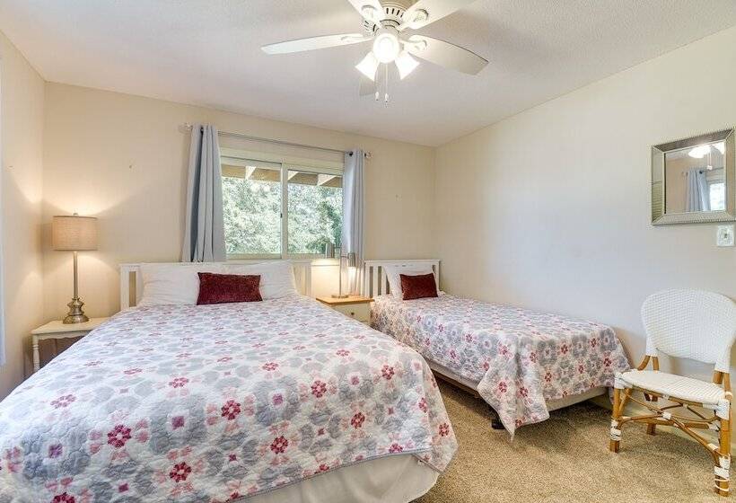 Walk To North Myrtle Beach: Family Friendly Home!