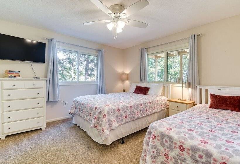 Walk To North Myrtle Beach: Family Friendly Home!