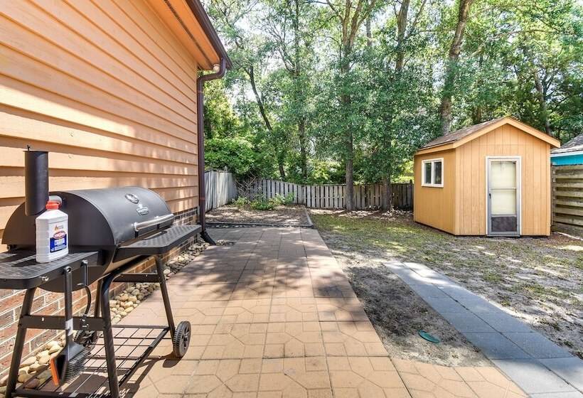 Walk To North Myrtle Beach: Family Friendly Home!