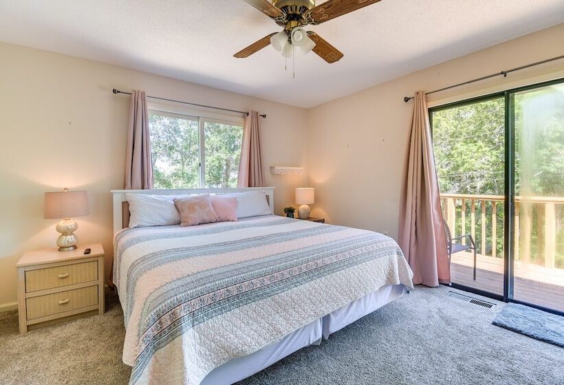 Walk To North Myrtle Beach: Family Friendly Home!