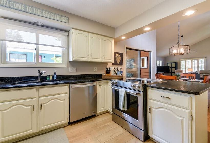 Walk To North Myrtle Beach: Family Friendly Home!