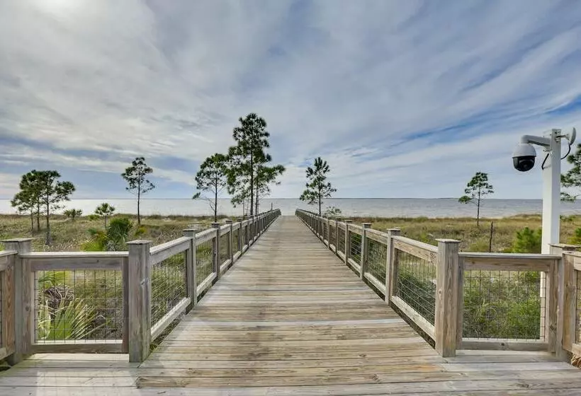 Snowbird Getaway: Windmark Beach Home!