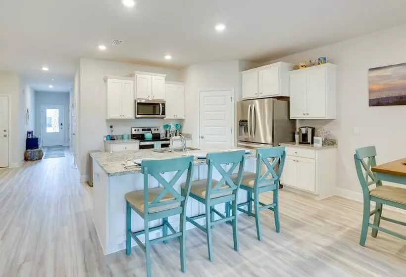 Snowbird Getaway: Windmark Beach Home!