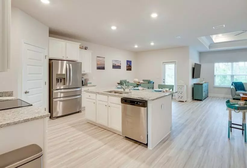 Snowbird Getaway: Windmark Beach Home!