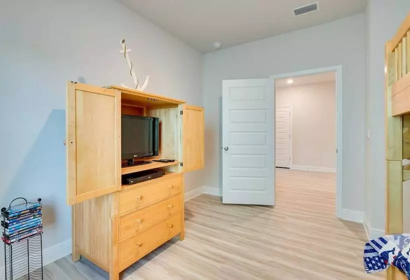 Snowbird Getaway: Windmark Beach Home!