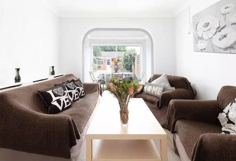 Residenssi Hidden Gem Minutes From Heathrow Airport