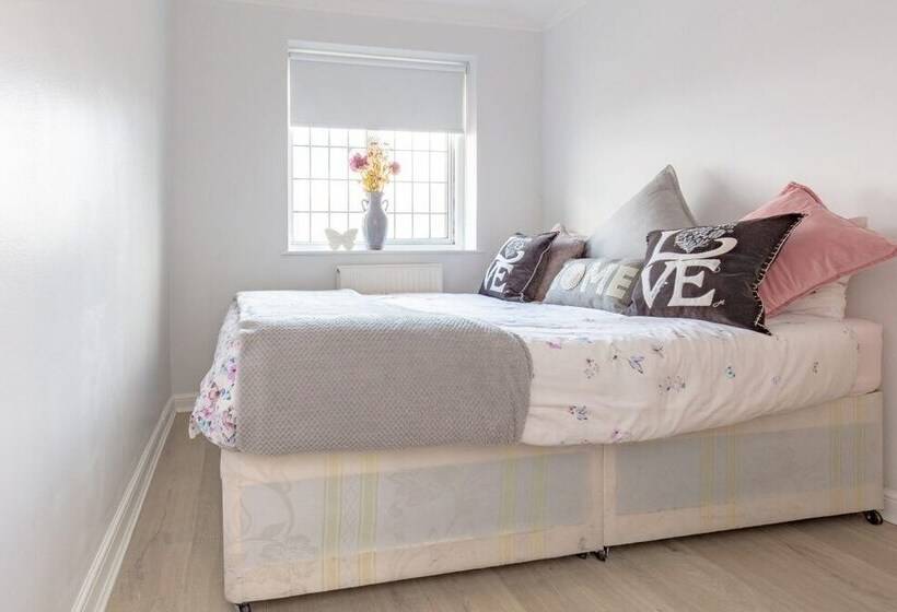 Residens Hidden Gem Minutes From Heathrow Airport