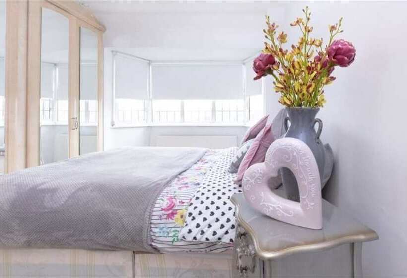 Residens Hidden Gem Minutes From Heathrow Airport