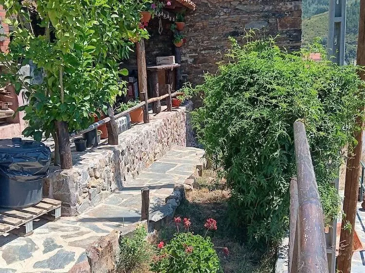 Residenssi Immaculate 1 Bed House In Gois Mountain View