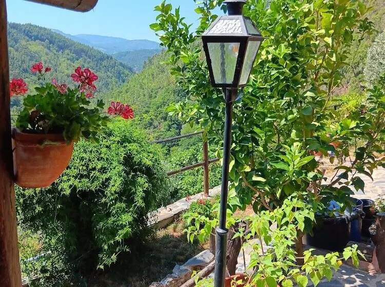 Residenssi Immaculate 1 Bed House In Gois Mountain View