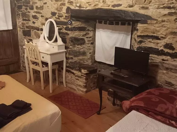 Residenssi Immaculate 1 Bed House In Gois Mountain View