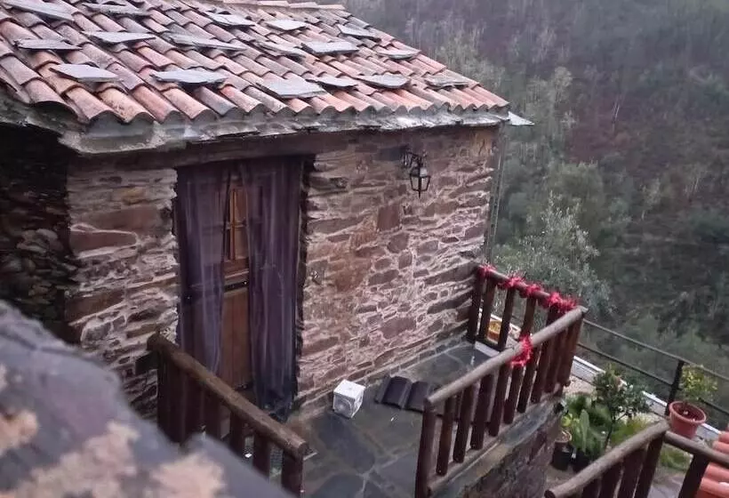 Residenssi Immaculate 1 Bed House In Gois Mountain View