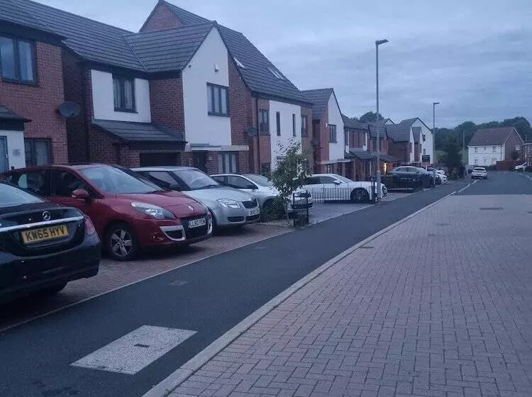 Residenssi Stunning 3 Bed Home At The Heart Of Wolverhampton