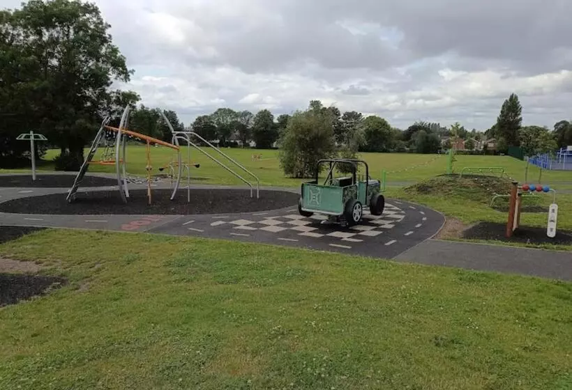 Residenssi Stunning 3 Bed Home At The Heart Of Wolverhampton