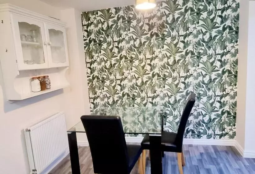 Residenssi Stunning 3 Bed Home At The Heart Of Wolverhampton